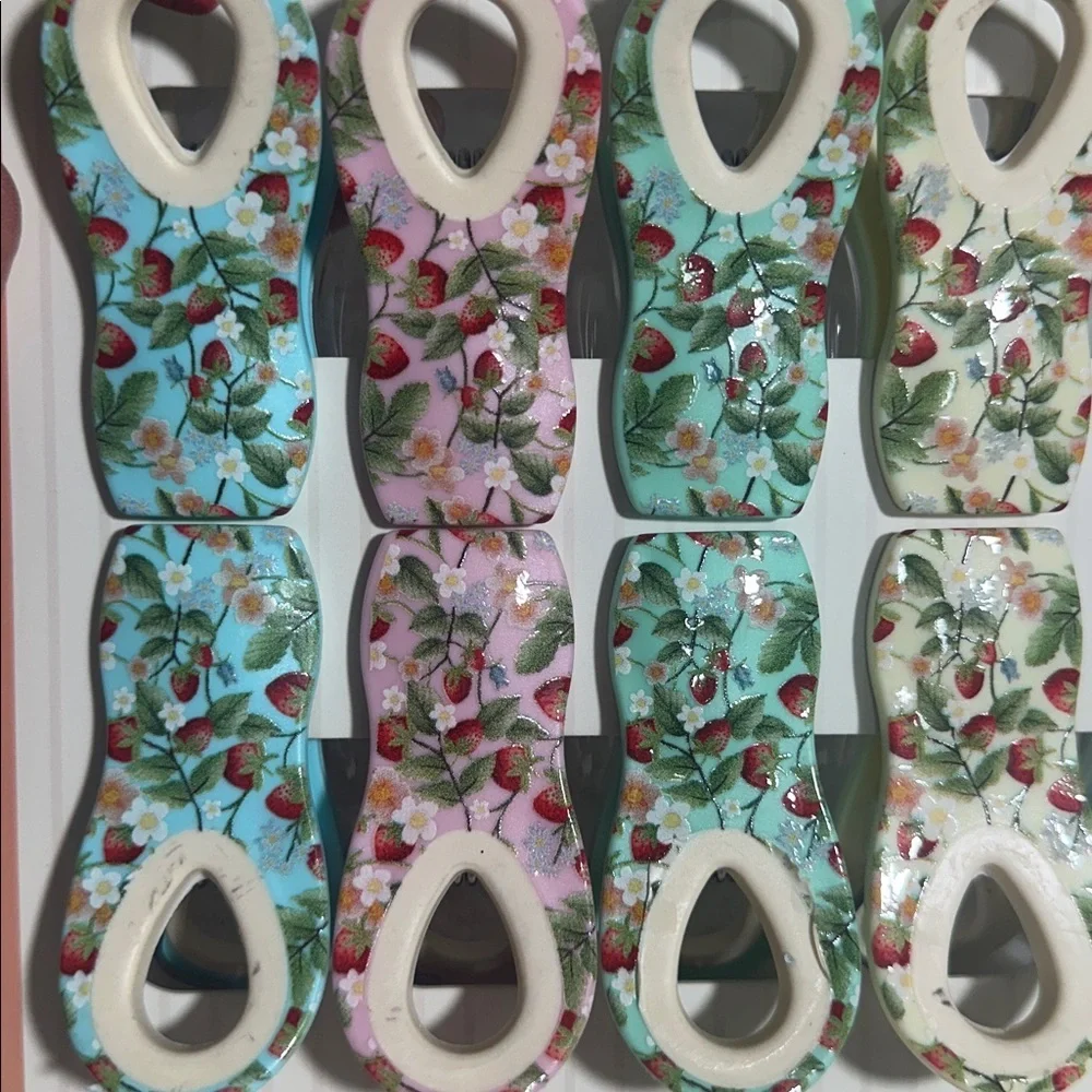Gourmet Kitchen set of 10 strawberry bag clips  magnet back